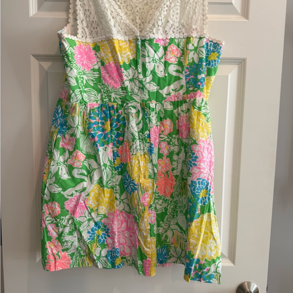 Gorgeous Lilly Pulitzer Floral Sleeveless Dress with Lace Detail - Picture 2 of 4